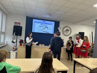 Uczniowie naszej szkoły triumfują w międzyszkolnym konkursie języka angielskiego „Dictionary Master”