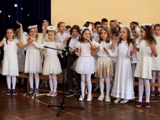 Jasełka szkolne – magia świątecznego przedstawienia