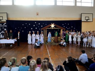 Jasełka szkolne – magia świątecznego przedstawienia