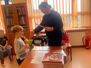 Pasowanie na Czytelnika – pierwszoklasiści wkraczają w świat książek