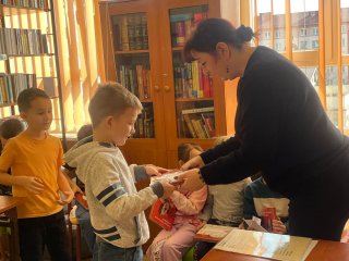 Pasowanie na Czytelnika – pierwszoklasiści wkraczają w świat książek