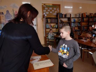 Pasowanie na Czytelnika – pierwszoklasiści wkraczają w świat książek