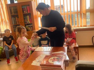 Pasowanie na Czytelnika – pierwszoklasiści wkraczają w świat książek