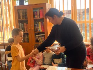 Pasowanie na Czytelnika – pierwszoklasiści wkraczają w świat książek