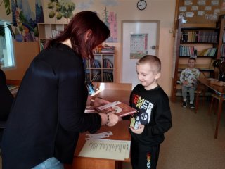 Pasowanie na Czytelnika – pierwszoklasiści wkraczają w świat książek