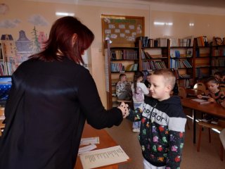 Pasowanie na Czytelnika – pierwszoklasiści wkraczają w świat książek