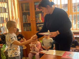 Pasowanie na Czytelnika – pierwszoklasiści wkraczają w świat książek