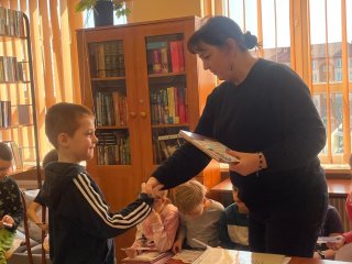 Pasowanie na Czytelnika – pierwszoklasiści wkraczają w świat książek