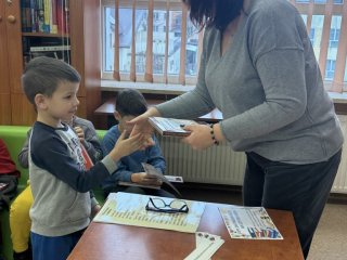 Pasowanie na Czytelnika – pierwszoklasiści wkraczają w świat książek