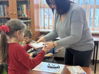 Pasowanie na Czytelnika – pierwszoklasiści wkraczają w świat książek