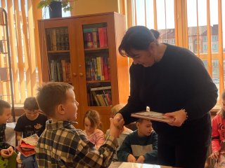 Pasowanie na Czytelnika – pierwszoklasiści wkraczają w świat książek