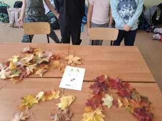 „LITERKI W AKCJI” – JESIENNE ZADANIE KLASY 1a