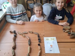 „LITERKI W AKCJI” – JESIENNE ZADANIE KLASY 1a