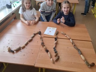 „LITERKI W AKCJI” – JESIENNE ZADANIE KLASY 1a