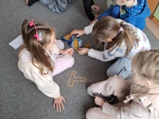 KLASA 1A REALIZUJE KOLEJNE ZADANIE PROJEKTU „LITERKI W AKCJI”