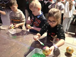 WYCIECZKA KLAS 1A I 3C DO MUZEUM BOMBKI CHOINKOWEJ W NOWEJ DĘBIE