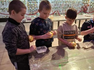 WYCIECZKA KLAS 1A I 3C DO MUZEUM BOMBKI CHOINKOWEJ W NOWEJ DĘBIE