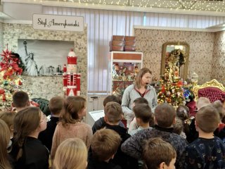 WYCIECZKA KLAS 1A I 3C DO MUZEUM BOMBKI CHOINKOWEJ W NOWEJ DĘBIE