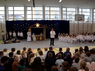 Jasełka w naszej szkole – wyjątkowe spotkanie z bożonarodzeniową tradycją