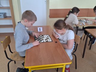 SZKOLNY TURNIEJ GRY W WARCABY